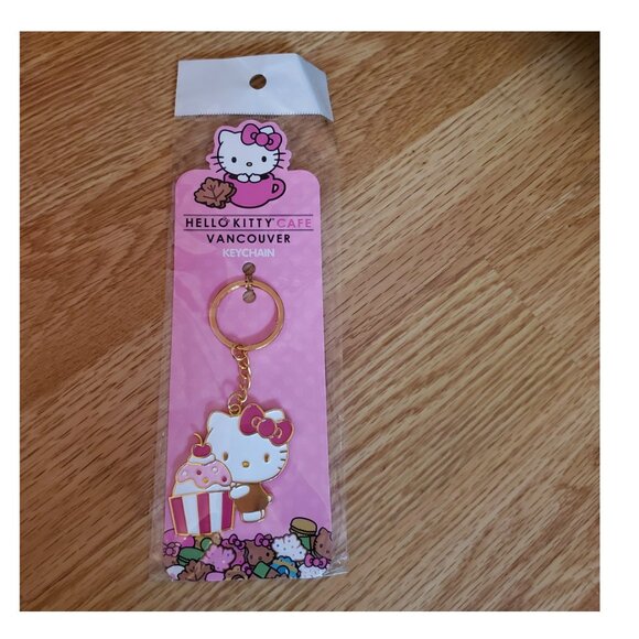 Hello Kitty with Cupcake Keychain - Picture 1 of 1